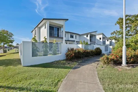 Property photo of 31 Lancaster Way Ooralea QLD 4740