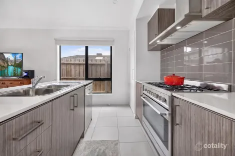 Property photo of 13 Vecchio Parkway Wallan VIC 3756