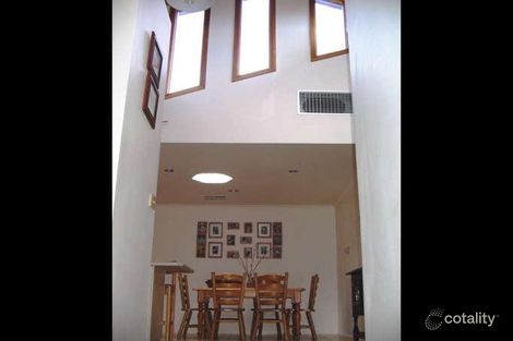 Property photo of 4 Waruka Close Endeavour Hills VIC 3802