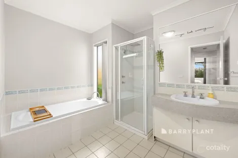 Property photo of 12 Lighthorse Crescent Narre Warren South VIC 3805