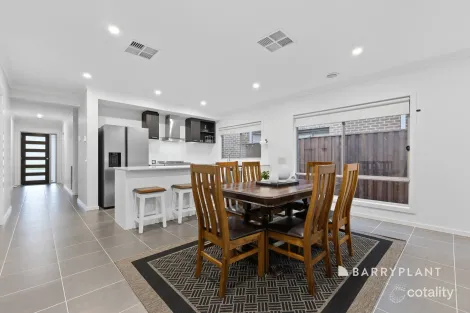 Property photo of 52 Gaston Loop Officer VIC 3809