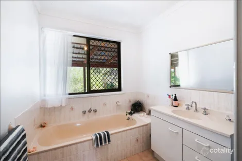 Property photo of 24 Hillview Court Wamuran QLD 4512