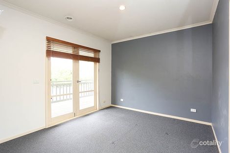 Property photo of 8 Smorgon Square Kensington VIC 3031