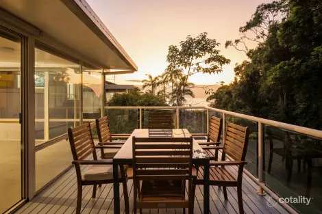 Property photo of 18 Sandy Beach Road Korora NSW 2450