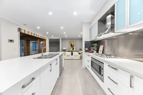 Property photo of 10 Don Collins Way Berwick VIC 3806