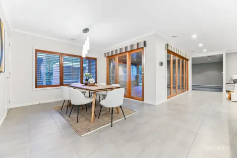 Property photo of 10 Don Collins Way Berwick VIC 3806