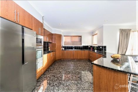 Property photo of 18 Watersedge Way Roxburgh Park VIC 3064