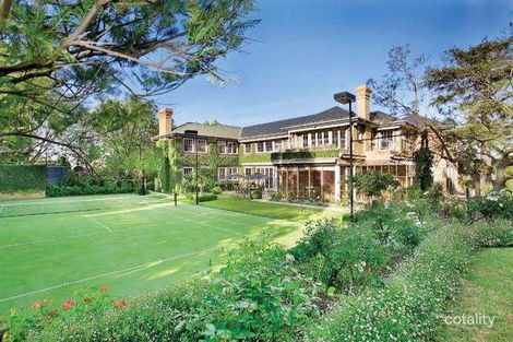 2 Linlithgow Rd, Toorak, VIC 3142