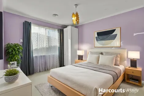 Property photo of 13 Lady Penrhyn Close Cranbourne West VIC 3977