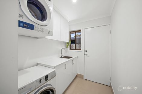 Property photo of 17 Lurnea Crescent Mountain Creek QLD 4557