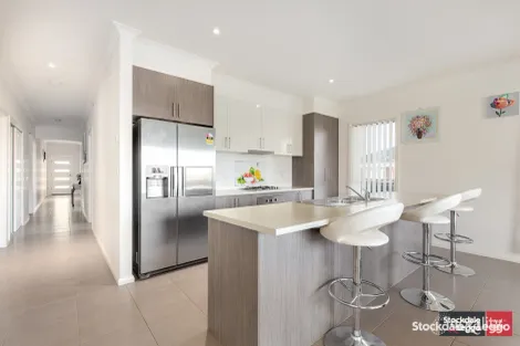 Property photo of 1 Crepe Myrtle Close Harkness VIC 3337