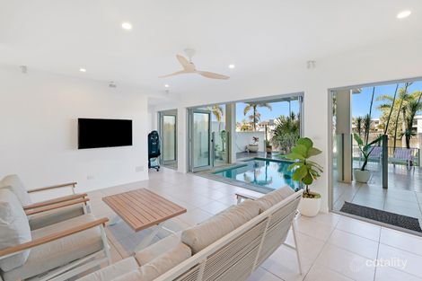 2/10 Ray St, Runaway Bay, QLD 4216