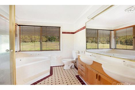 Property photo of 36 Hilldale Drive Bolwarra Heights NSW 2320