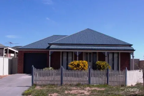 Property photo of 29 Broadhurst Way Caroline Springs VIC 3023
