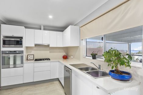 Property photo of 19 Illabunda Crescent Koonawarra NSW 2530