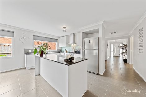 Property photo of 16 Fieldstone Crescent Cranbourne North VIC 3977