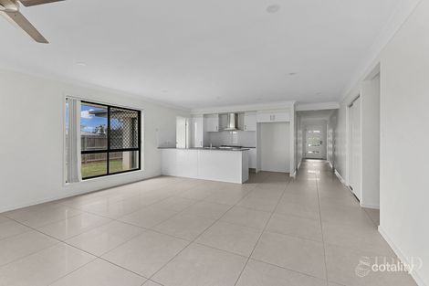 Property photo of 4 Pelling Place Deebing Heights QLD 4306