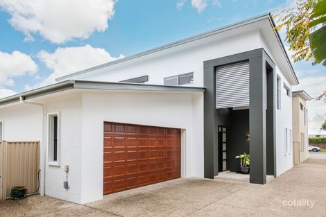 Property photo of 2/8 Echlin Street Labrador QLD 4215