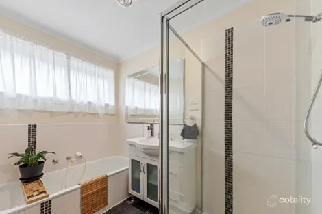 Property photo of 45 Cameron Way Pakenham VIC 3810