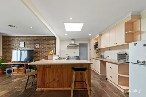 Property photo of 45 Cameron Way Pakenham VIC 3810