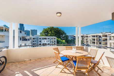 Property photo of 224/36 Macdonald Street Kangaroo Point QLD 4169