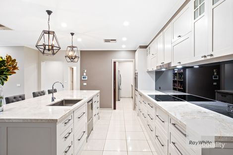 Property photo of 13 Jindabyne Avenue Taylors Hill VIC 3037