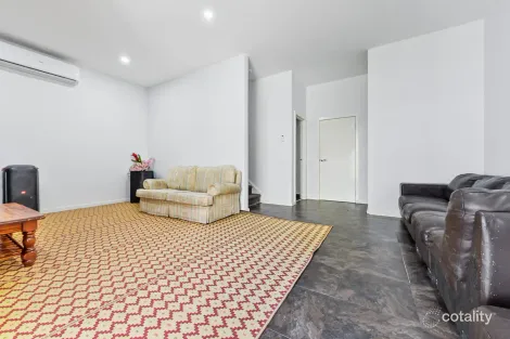Property photo of 4 Push-Pea Way Cranbourne West VIC 3977