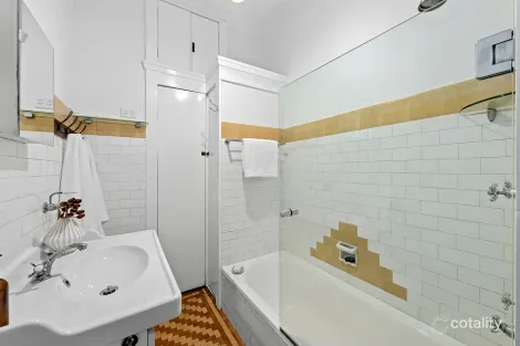 Property photo of 523 Cavendish Road Coorparoo QLD 4151