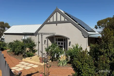 Property photo of 12 Radnor Road York WA 6302