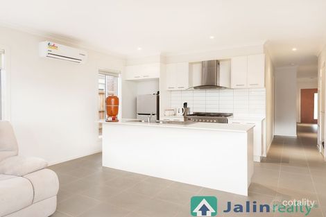 Property photo of 10 Pecora Way Wyndham Vale VIC 3024