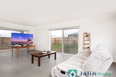 Property photo of 10 Pecora Way Wyndham Vale VIC 3024