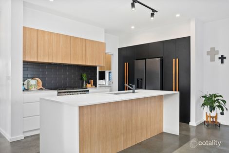 Property photo of 13 Lillipilli Place Windang NSW 2528