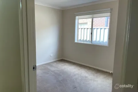 Property photo of 11 Beagle Street Cranbourne East VIC 3977