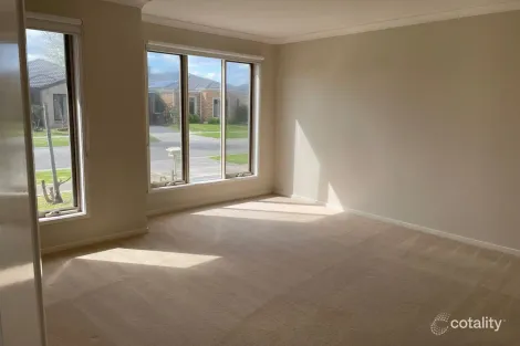Property photo of 11 Beagle Street Cranbourne East VIC 3977