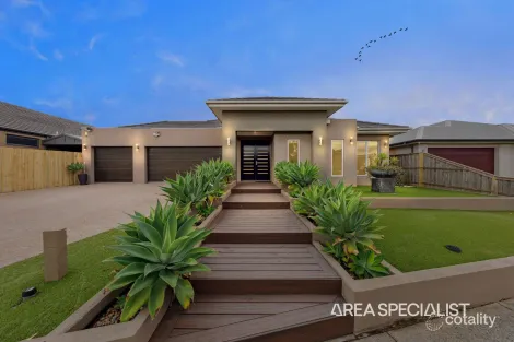 Property photo of 11 Hull Crescent Pakenham VIC 3810