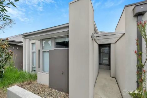 Property photo of 14 Brookfield Boulevard Craigieburn VIC 3064