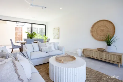 7537 Springfield Dr, Hope Island, QLD 4212