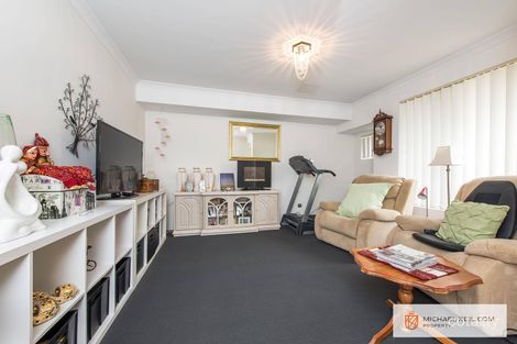 Property photo of 33 Serisier Parkway Queens Park WA 6107