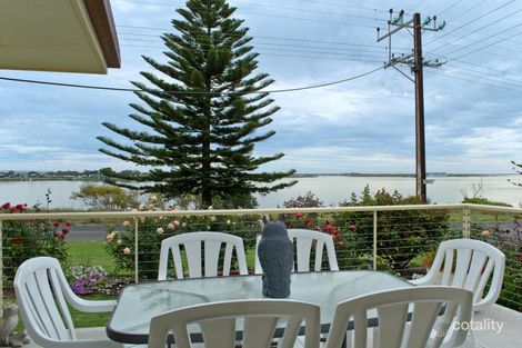 Property photo of 17 Captain Sturt Parade Hindmarsh Island SA 5214
