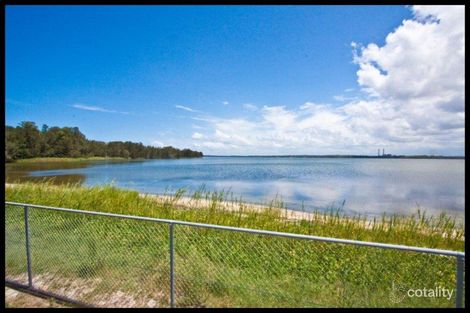 2c Elizabeth Bay Dr, Lake Munmorah, NSW 2259