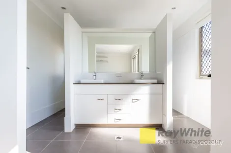 Property photo of 39 Cova Boulevard Hope Island QLD 4212