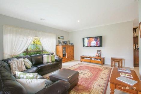 Property photo of 37 St Helens Avenue Lake Gardens VIC 3355