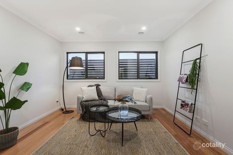 Property photo of 2/18 Swayfield Road Mount Waverley VIC 3149