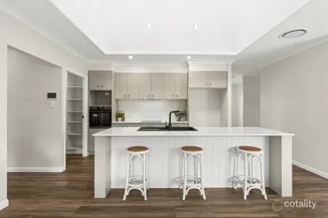 Property photo of 40 Vista Crescent Mount Kynoch QLD 4350