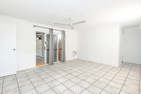 Property photo of 2/161 Albert Street Cranbrook QLD 4814