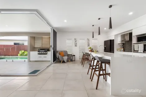 24 MILMAN DR, CRAIGLIE, QLD 4877