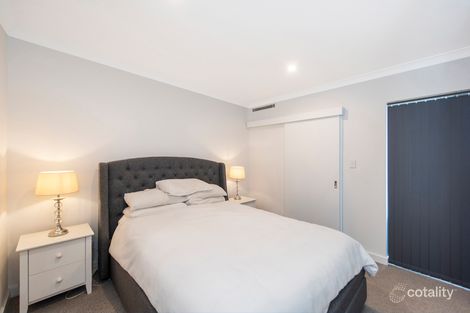 Property photo of 17 Mudstone Road Treeby WA 6164