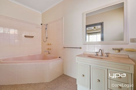 Property photo of 10 Heatherbrae Crescent Sunbury VIC 3429