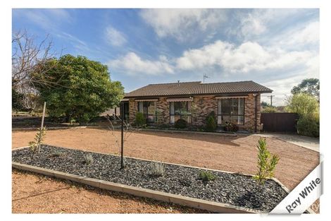 Property photo of 33 Groveland Crescent Isabella Plains ACT 2905