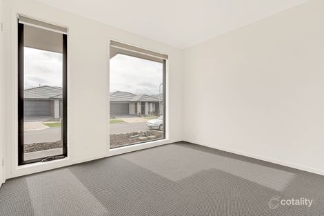 Property photo of 4 Cochrane Avenue Mickleham VIC 3064